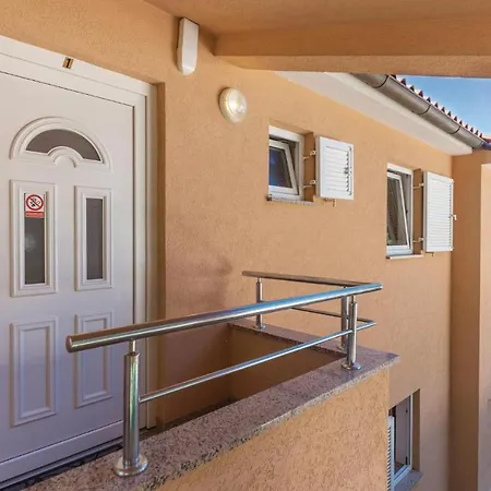 Amazing Apartment In Pula With Kitchen *